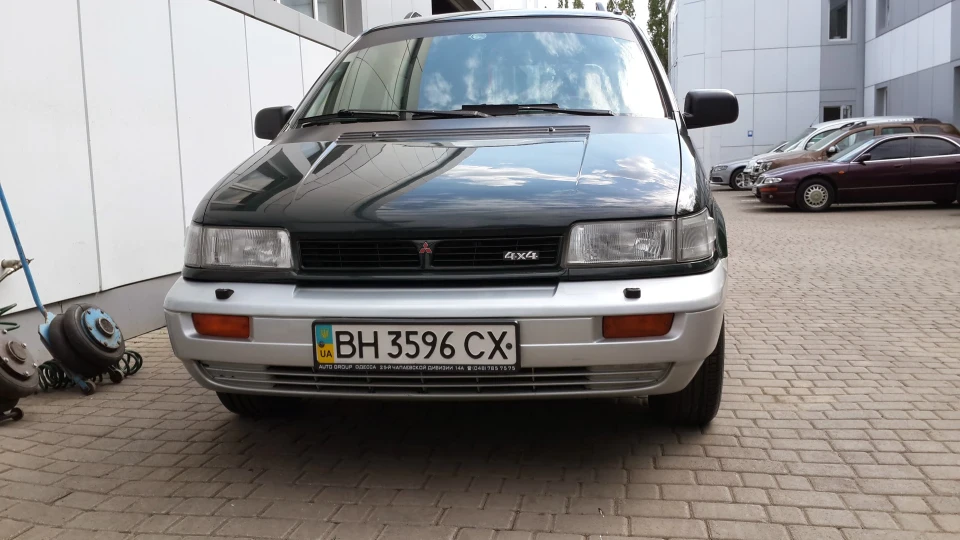 Mitsubishi Space Runner 1.8 4х4 3