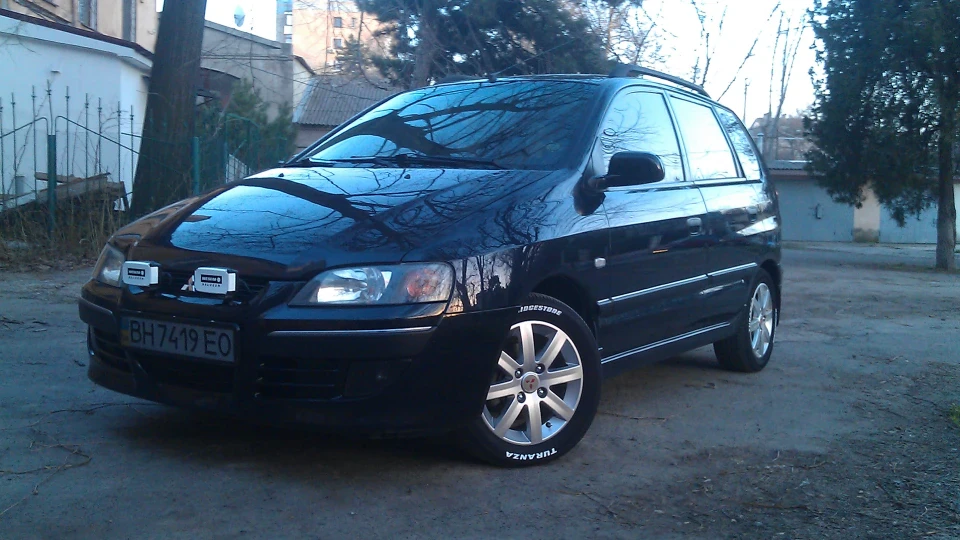 Mitsubishi Space Star чорна зірка 2
