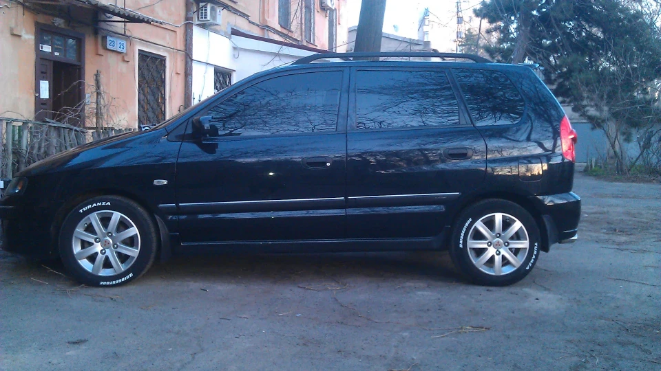 Mitsubishi Space Star чорна зірка 3