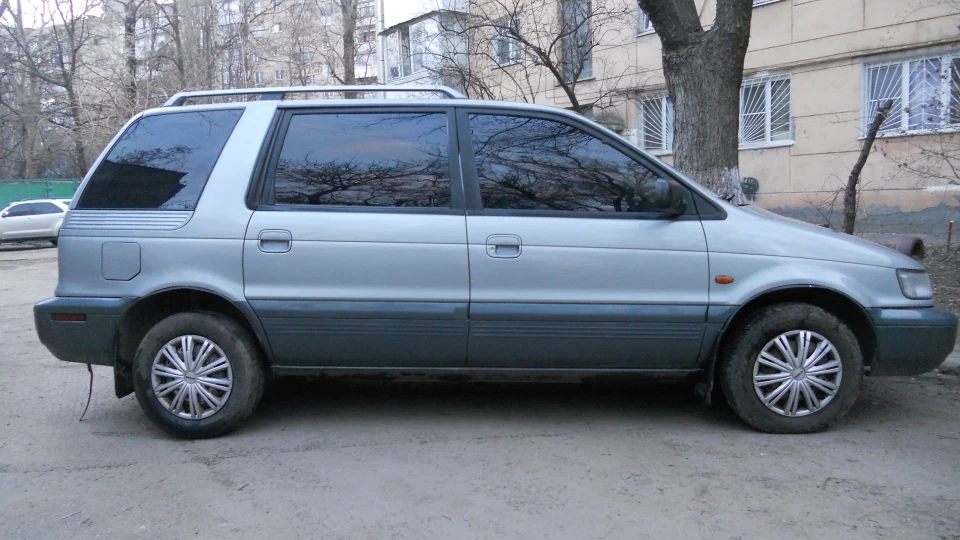 Mitsubishi Space Wagon 2