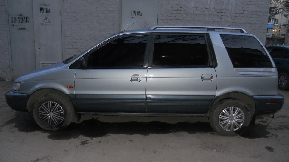 Mitsubishi Space Wagon 3