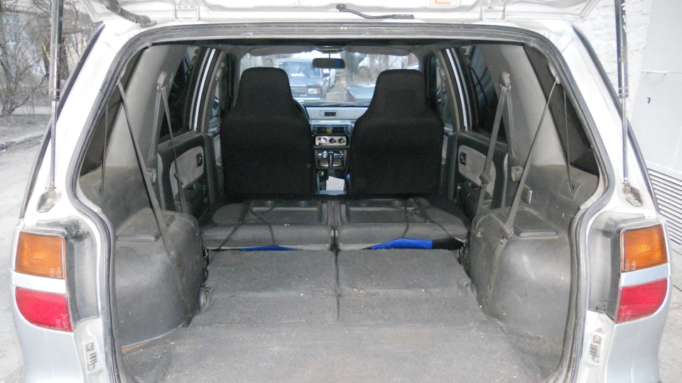 Mitsubishi Space Wagon 4