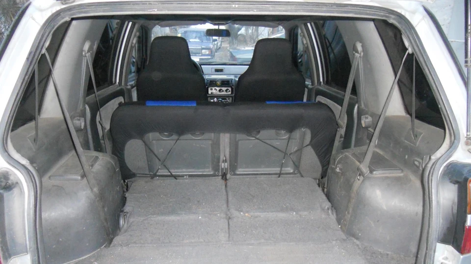 Mitsubishi Space Wagon 5
