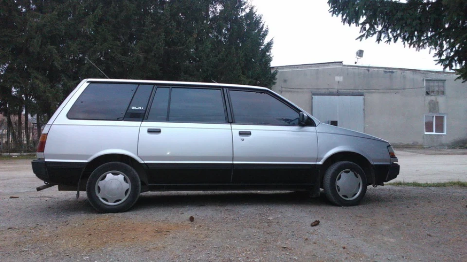 Mitsubishi Space Wagon 3