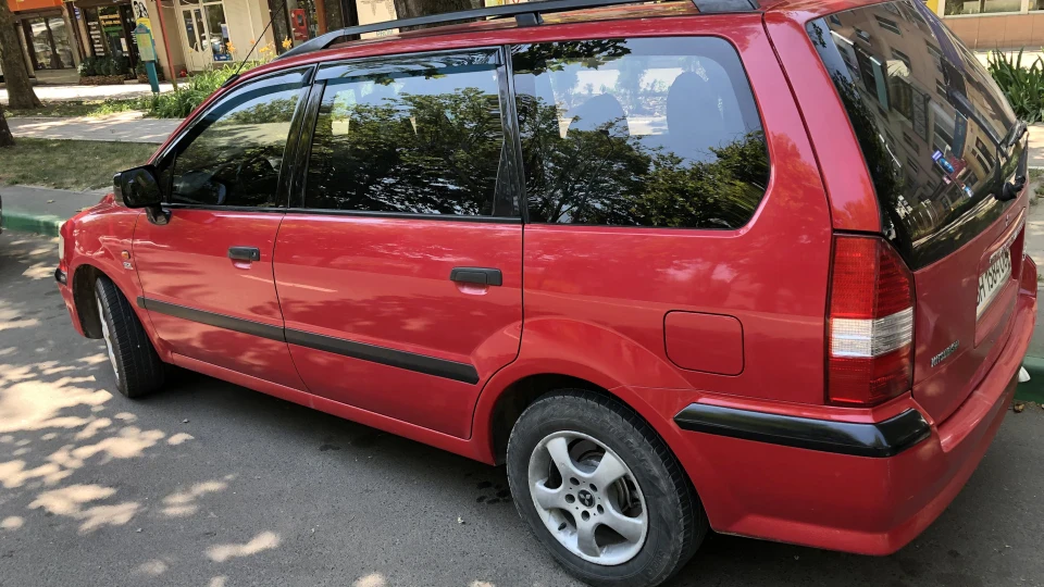 Mitsubishi Space Wagon 2
