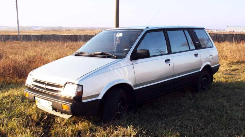 Mitsubishi Space Wagon 2