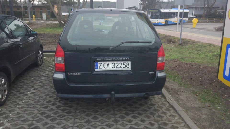 Mitsubishi Space Wagon 2