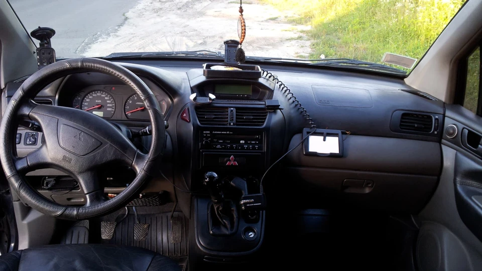 Mitsubishi Space Wagon 2.0 2