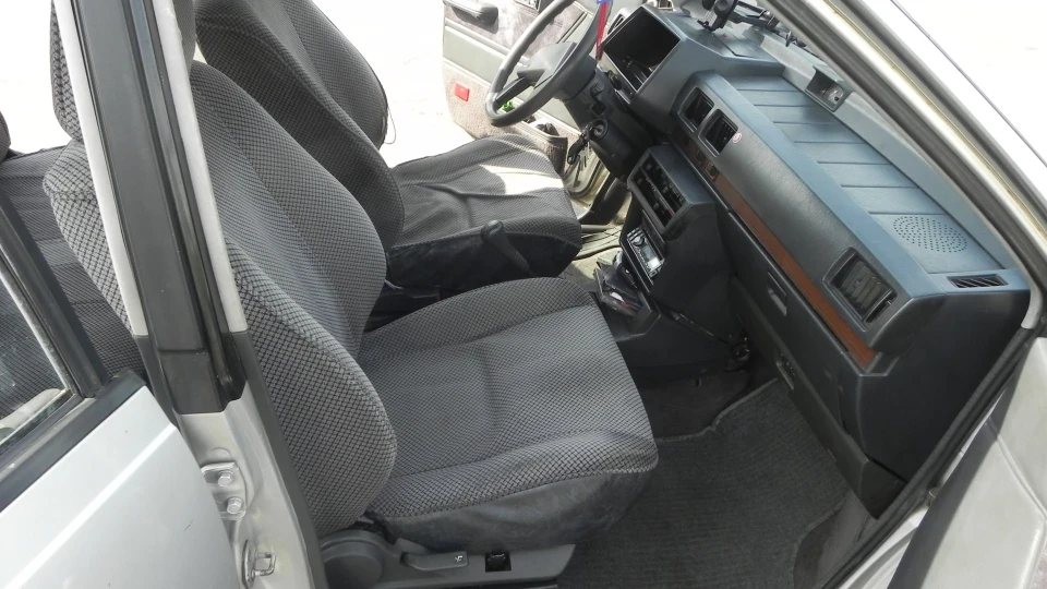 Mitsubishi Space Wagon сірий металік 2