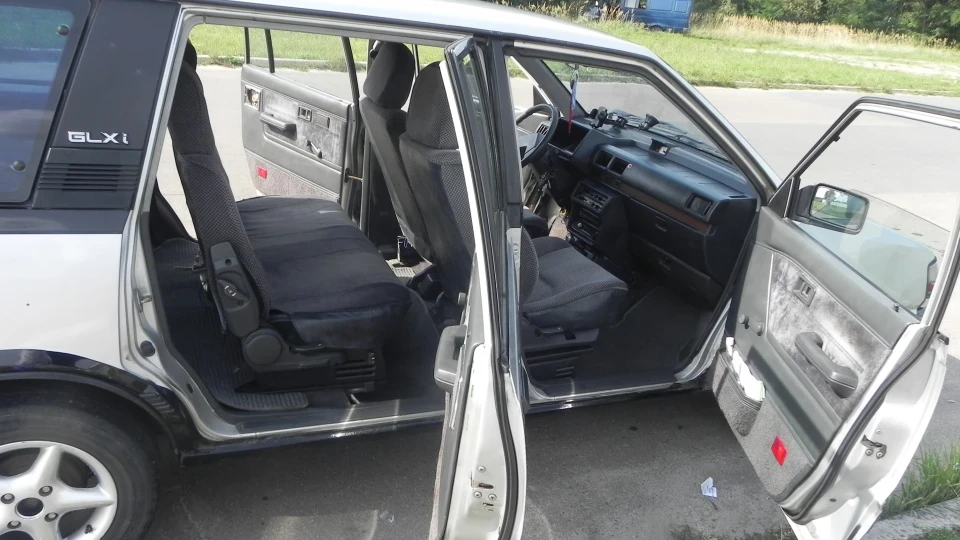 Mitsubishi Space Wagon сірий металік 3