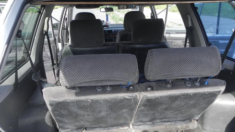 Mitsubishi Space Wagon сірий металік 4