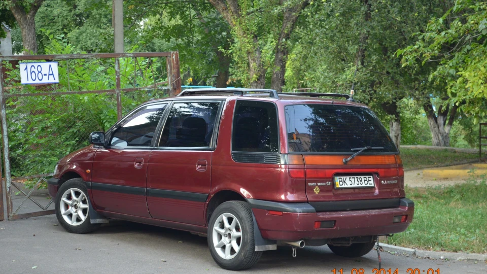 Mitsubishi Space Wagon Випадкова