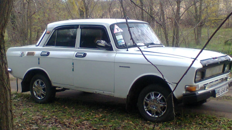 Мусквич 2140 білий олень 2