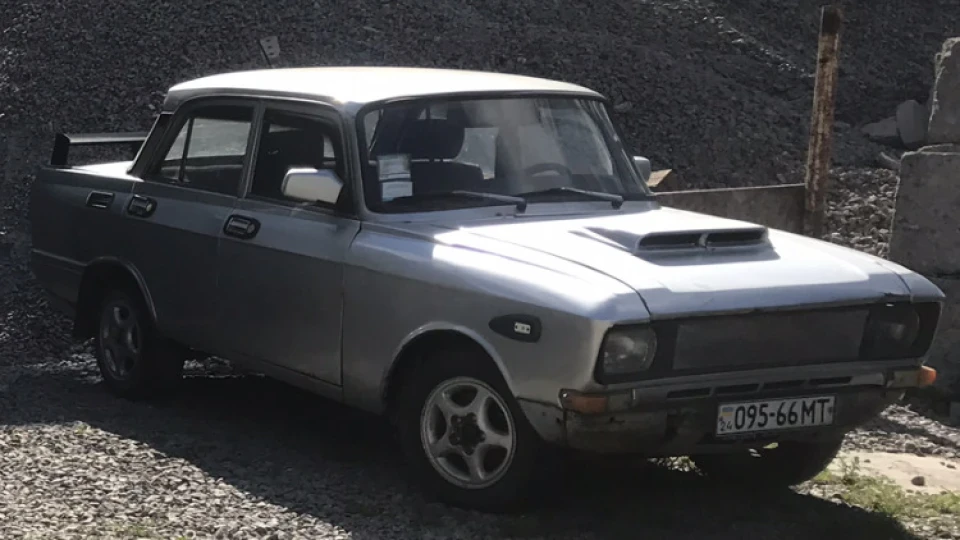 Москвич 2140 Сріблястий Косміч