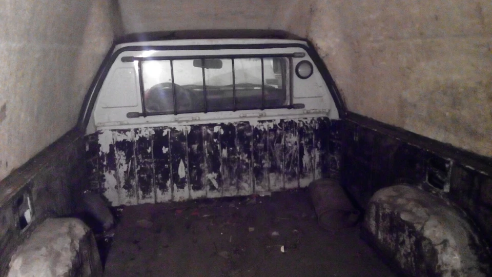 Москвич 2335 Білий пікап 5