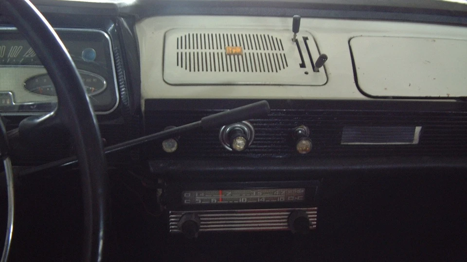 «Мусквич 408 Білий, чотириокий». 3