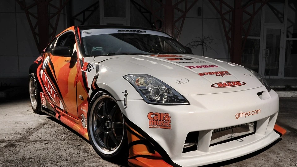 Nissan 350Z RedBull 4