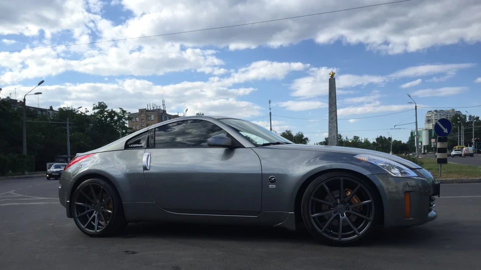 Nissan 350Z VOSSEN VFS 1 20'' 2