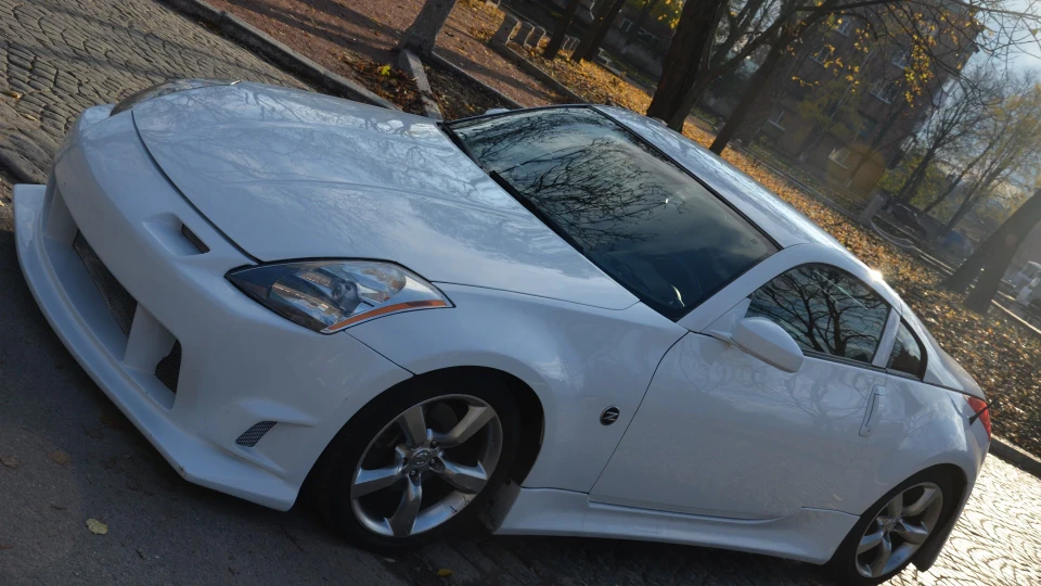 Nissan 350Z White Edition 2