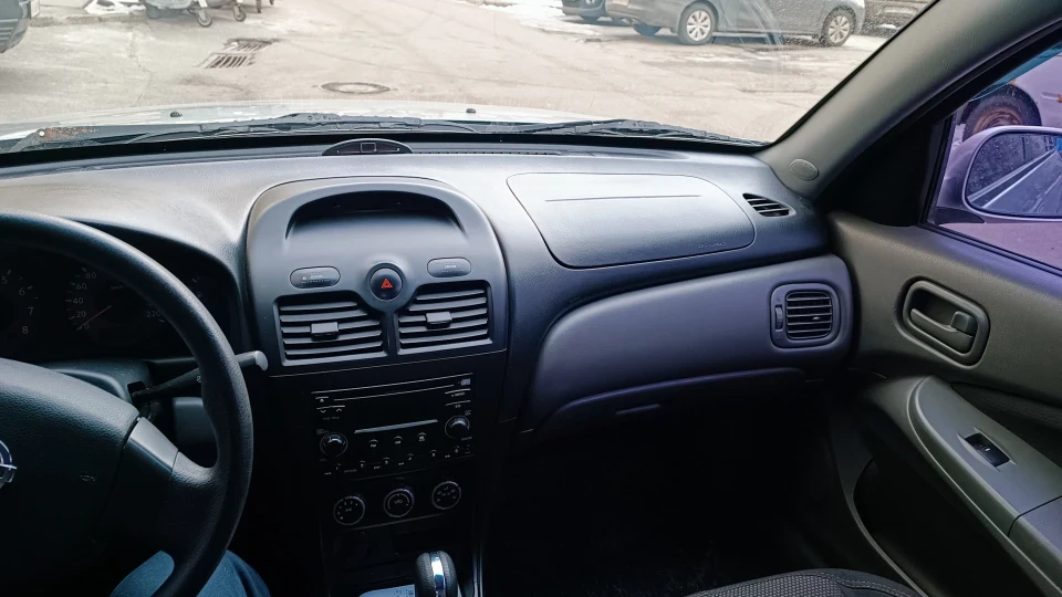 Nissan Almera Classic 1.6 Automatic 2