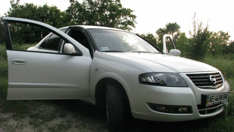 Nissan Almera Classic 1.6 white devil