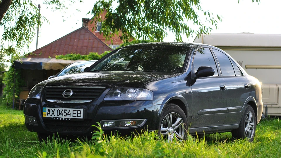 Nissan Almera Classic B.L.A.C.K. 4