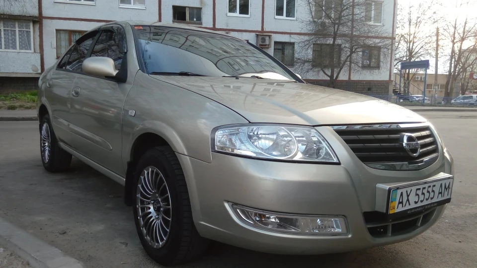 Nissan Almera Classic Glamour Beige 3