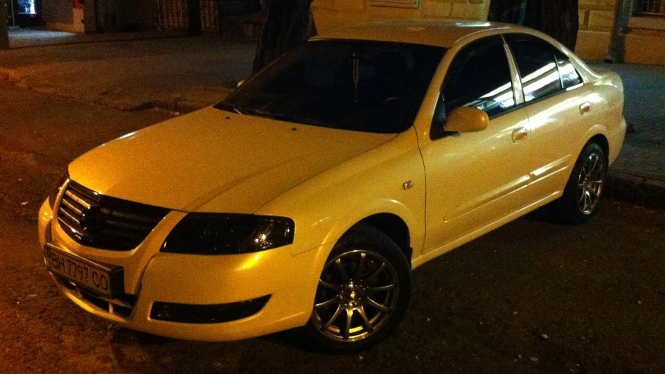 Nissan Almera Classic White 2