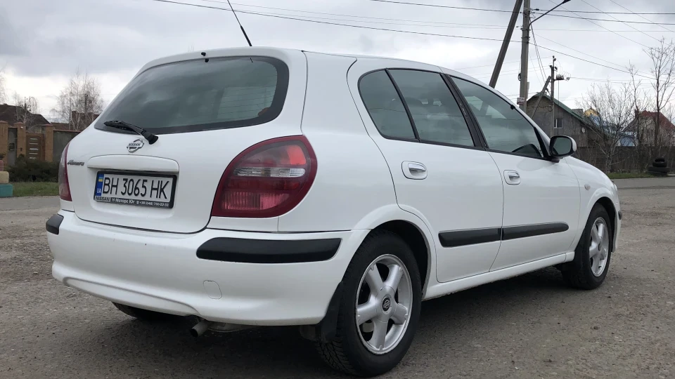 Nissan Almera 4