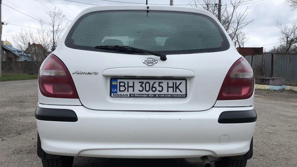 Nissan Almera 5