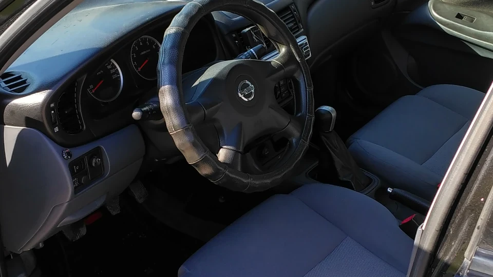 Nissan Almera 4