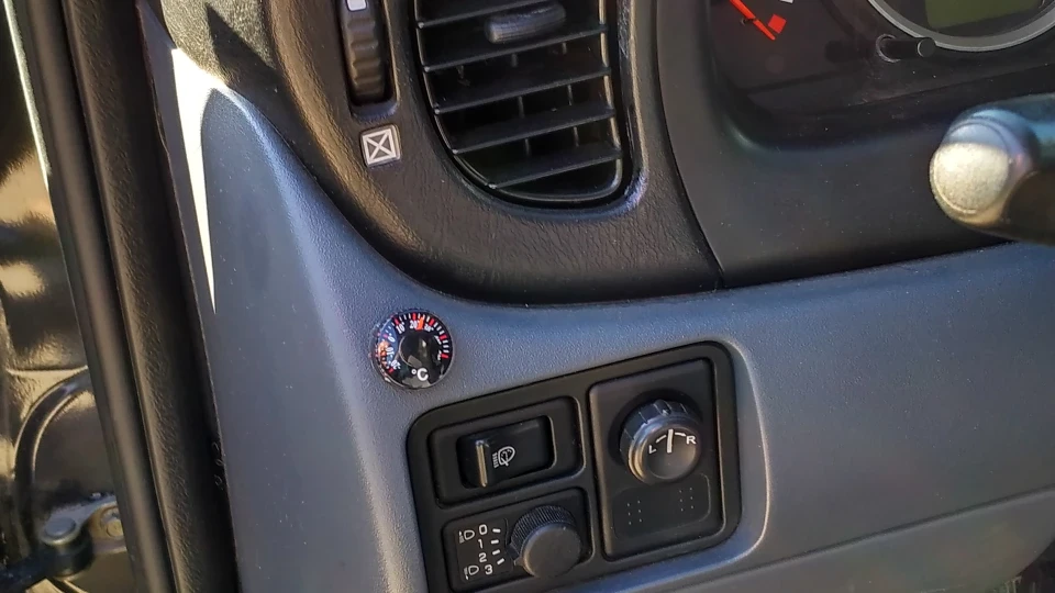 Nissan Almera 5