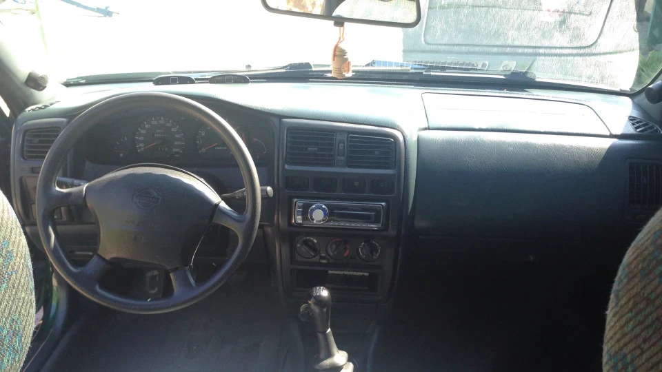 Nissan Almera 4