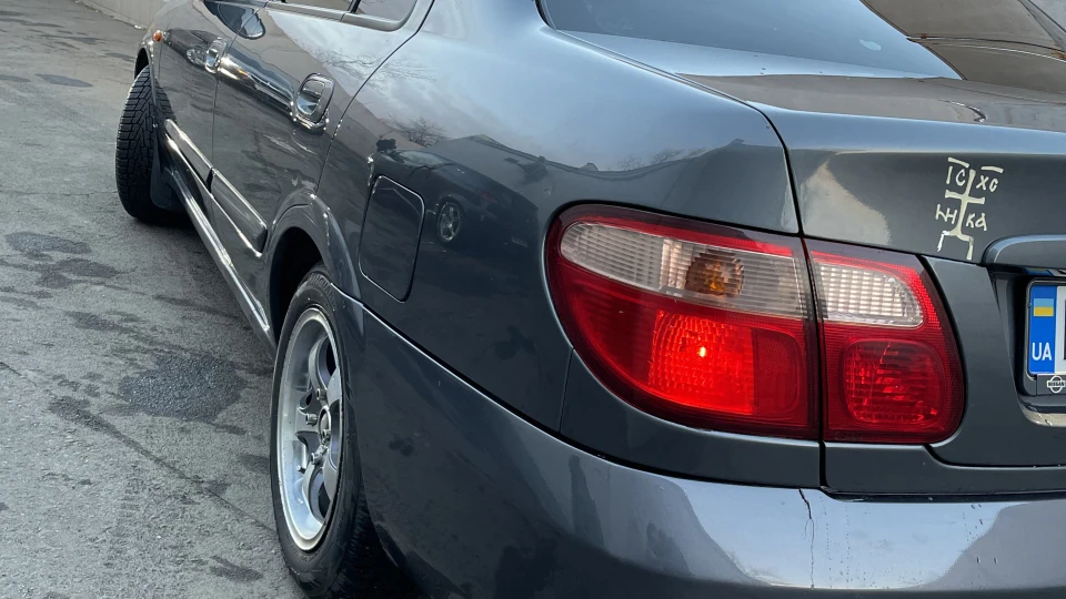 Nissan Almera 4