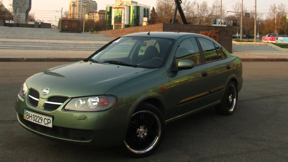 Nissan Almera 英国婦人㋡ 2
