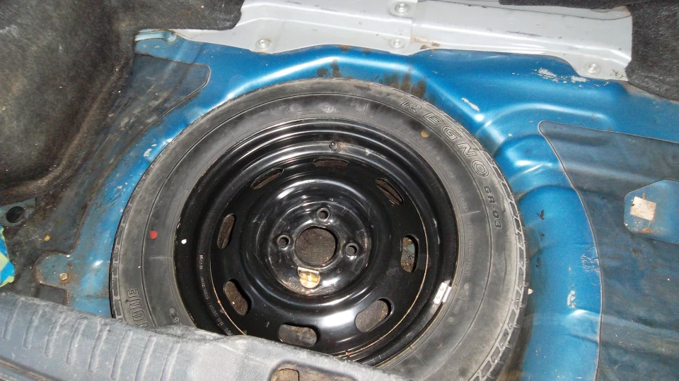 Nissan Almera 4