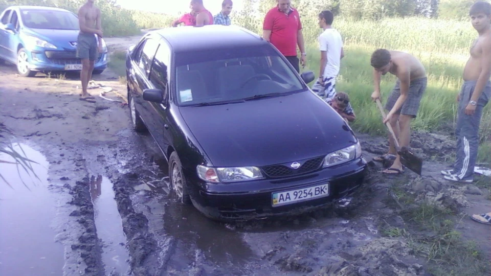 Nissan Almera 4