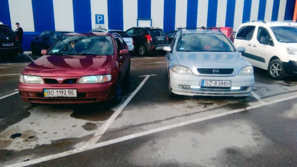 Nissan Almera 4