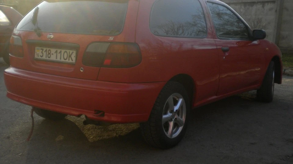 Nissan Almera червоненька 2