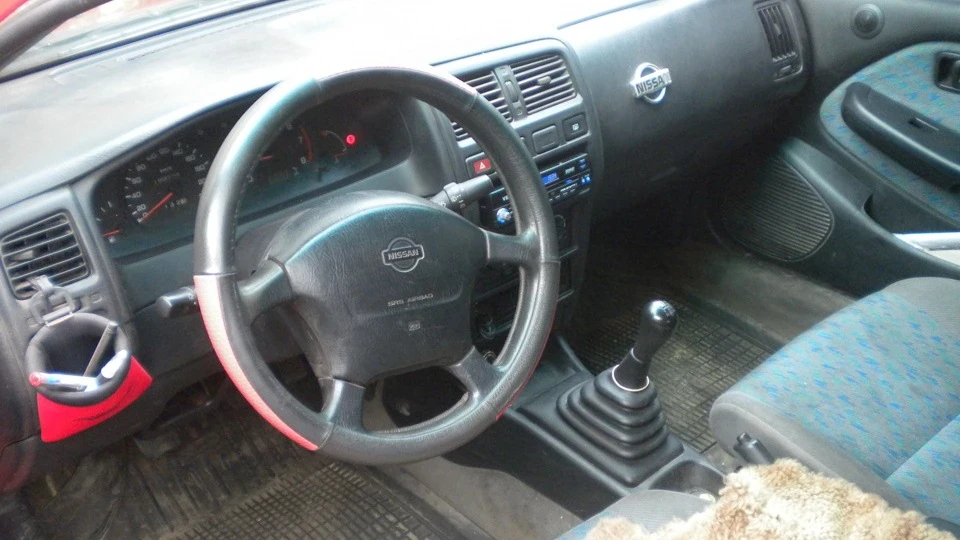 Nissan Almera червоненька 3