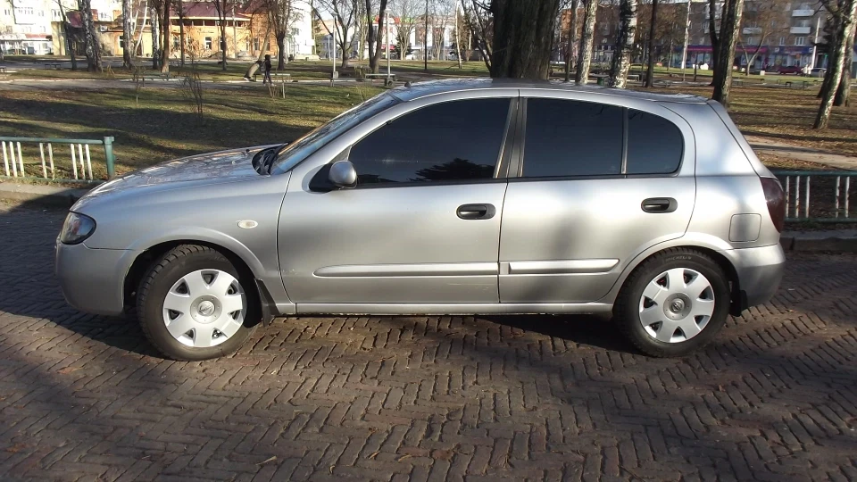 Nissan Almera "silver hatchback" 2