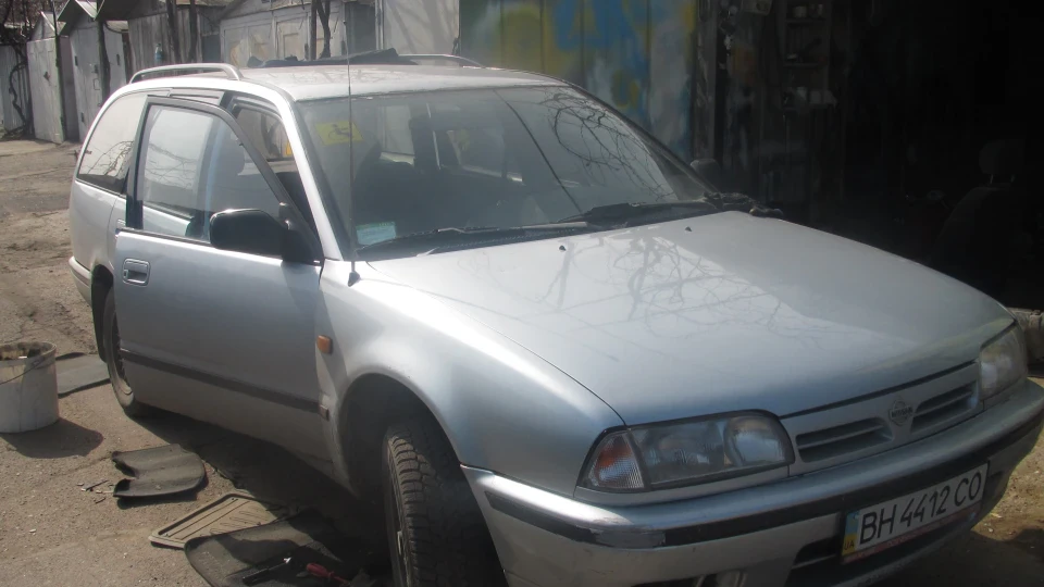 Nissan Avenir 2