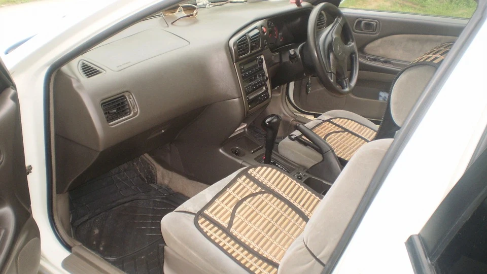 Nissan Avenir Salut X 4x4 2