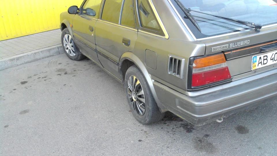 Nissan Bluebird япономобіль 4