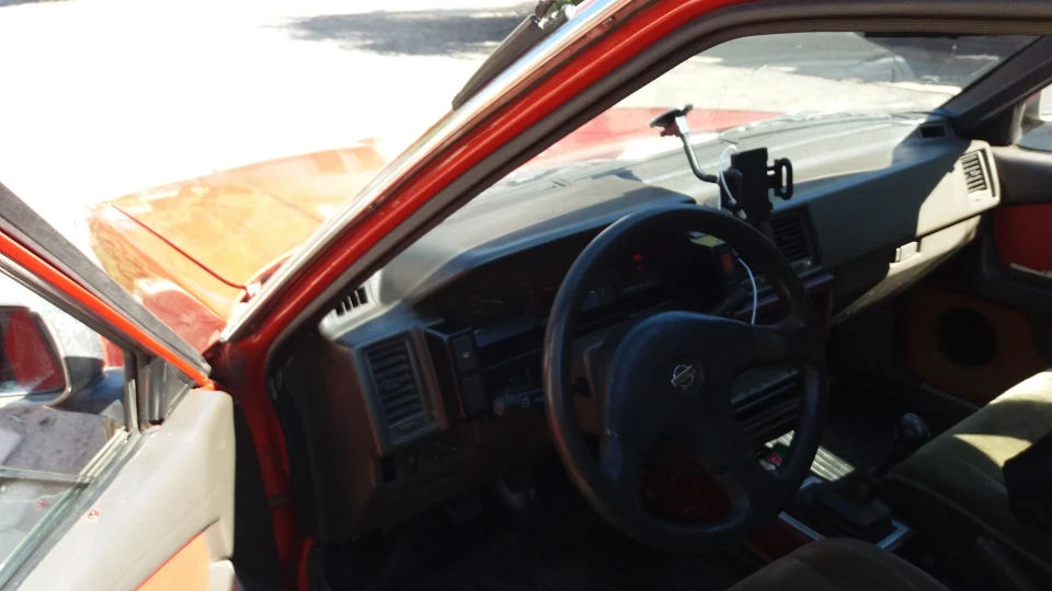 Nissan Bluebird Червоний металік. 2.0i 3