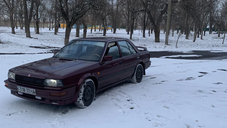 Nissan Bluebird Червоний седан 2.0 5