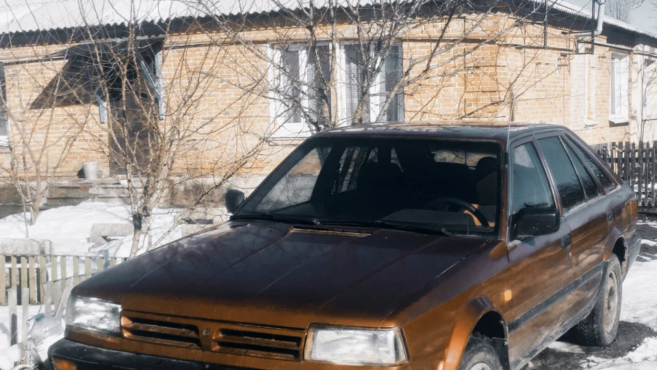 Nissan Bluebird LD 20 трактор 2