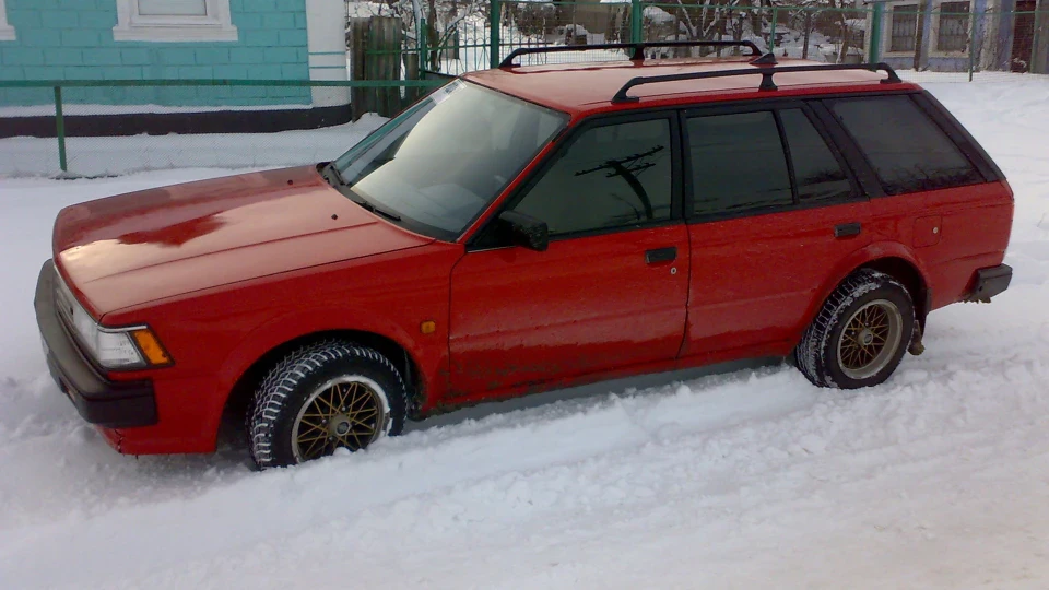 Nissan Bluebird LD20 Червоний вагон кохання 2