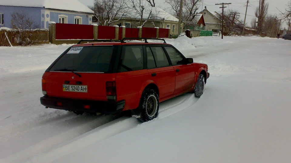 Nissan Bluebird LD20 Червоний вагон кохання 5