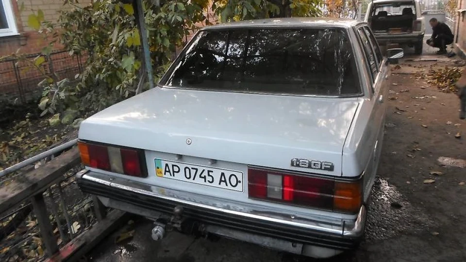 Nissan Bluebird Одна така 2